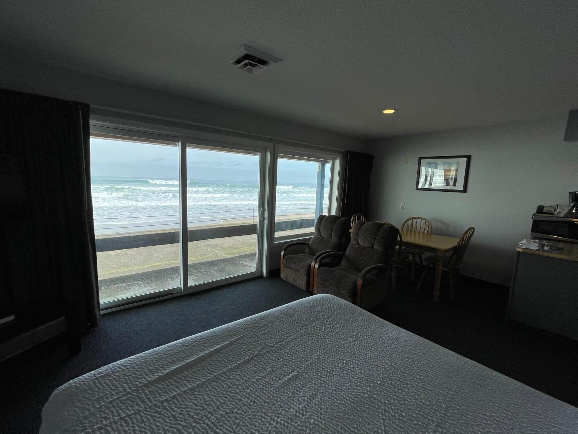 Sandcastle Beachfront Lincoln City Habitación foto